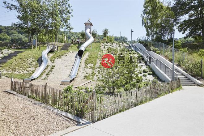 不开云体育 开云官网锈钢滑梯相对于传统组合滑梯有哪些优势(图1)