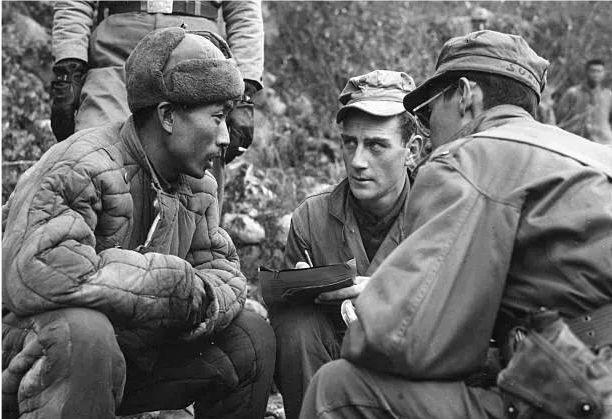 开云 开云体育1951年志愿军押送战俘却屡遭空袭黑人建议:收缴不锈钢镜子(图2) 开云 开云体育1951年志愿军押送战俘却屡遭空袭黑人建议:收缴不锈钢镜子(图2)