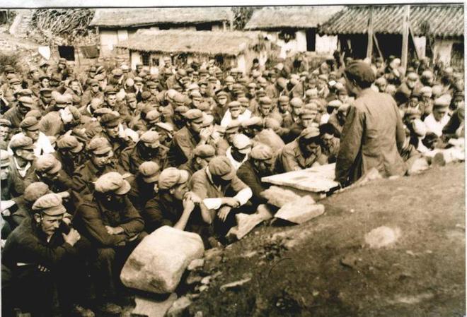 开云 开云体育1951年志愿军押送战俘却屡遭空袭黑人建议:收缴不锈钢镜子(图13) 开云 开云体育1951年志愿军押送战俘却屡遭空袭黑人建议:收缴不锈钢镜子(图13)