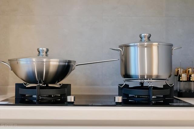 不锈钢锅外面发黑别只会开云体育 开云平台用钢丝球刷了学会这几个妙招干净不伤锅秒变新锅(图2) 不锈钢锅外面发黑别只会开云体育 开云平台用钢丝球刷了学会这几个妙招干净不伤锅秒变新锅(图2)