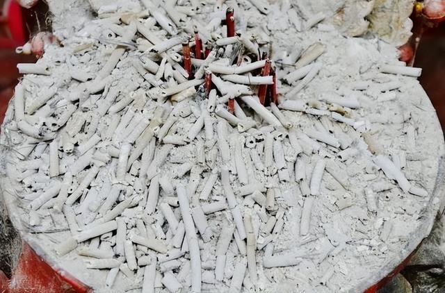 不锈钢锅外面发黑别只会开云体育 开云平台用钢丝球刷了学会这几个妙招干净不伤锅秒变新锅(图4) 不锈钢锅外面发黑别只会开云体育 开云平台用钢丝球刷了学会这几个妙招干净不伤锅秒变新锅(图4)