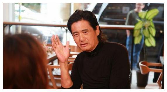 参观周润发在香港的家不住市开云 开云体育APP区而住乡间阳台护栏还是不锈钢的(图1) 参观周润发在香港的家不住市开云 开云体育APP区而住乡间阳台护栏还是不锈钢的(图1)