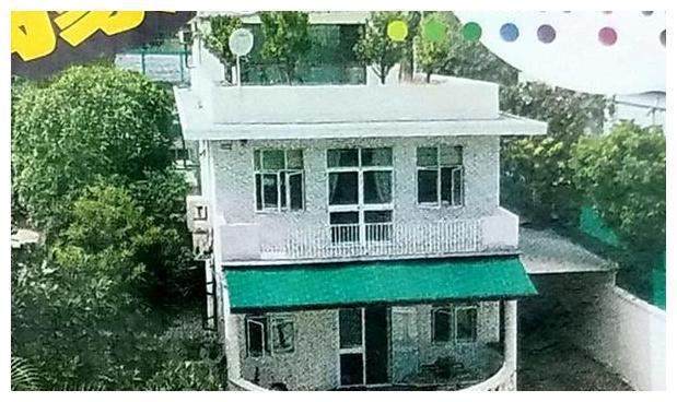 参观周润发在香港的家不住市开云 开云体育APP区而住乡间阳台护栏还是不锈钢的(图2) 参观周润发在香港的家不住市开云 开云体育APP区而住乡间阳台护栏还是不锈钢的(图2)