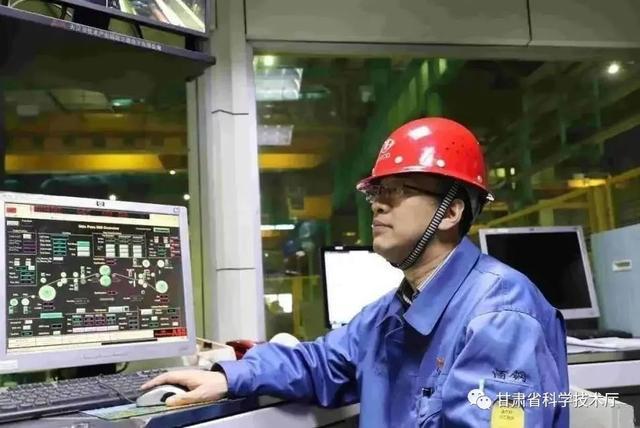 潘吉祥:从不锈钢的“领航人”到省科技开云 开云体育功臣(图1) 潘吉祥:从不锈钢的“领航人”到省科技开云 开云体育功臣(图1)