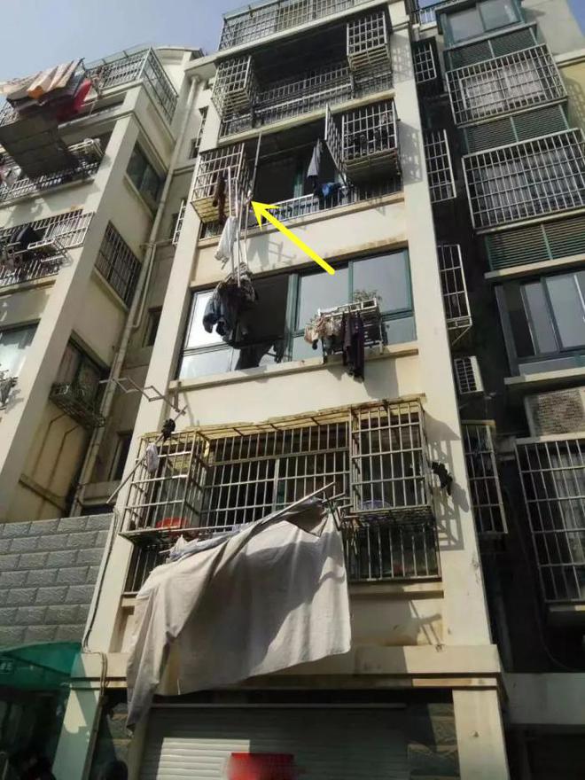 开云体育 开云平台安装防盗窗时为何要多加2根不锈钢管？少装一个都不放心！(图2)