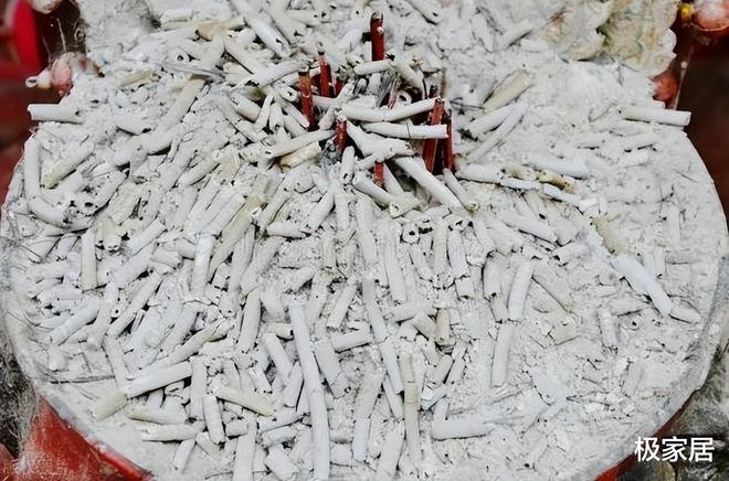 开云 开云体育不锈钢锅烧焦了发黄发黑擦不掉？教你这么做旧锅变新锅(图1)