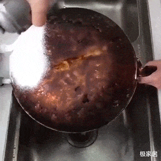 开云 开云体育不锈钢锅烧焦了发黄发黑擦不掉？教你这么做旧锅变新锅(图5)