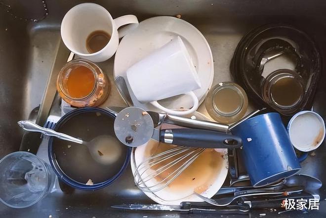 开云 开云体育不锈钢锅烧焦了发黄发黑擦不掉？教你这么做旧锅变新锅(图9)