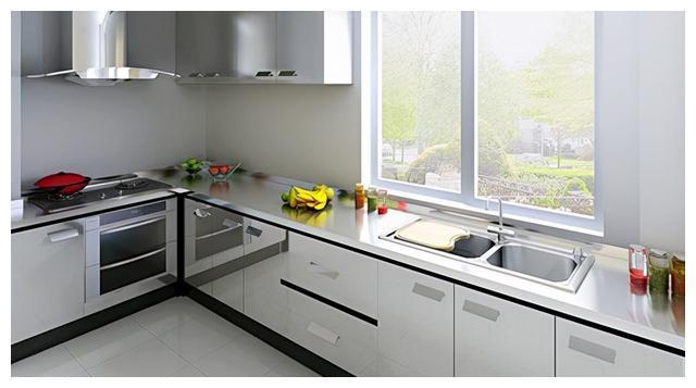 开云 开云体育用不锈钢做厨房台面行不行？过来人用经验告诉你不要再被坑了(图1)