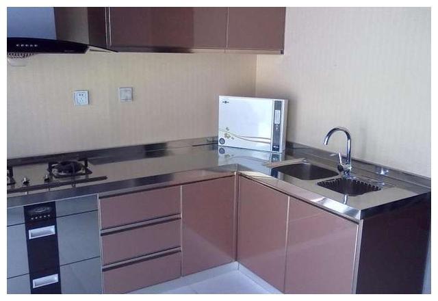 开云 开云体育用不锈钢做厨房台面行不行？过来人用经验告诉你不要再被坑了(图7)