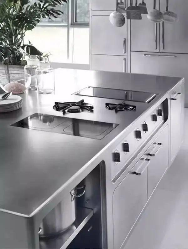 开云体育 kaiyun.com 官网入口厨房台面到底能不能装不锈钢?入住3年说实话很多家庭都被坑了(图4) 开云体育 kaiyun.com 官网入口厨房台面到底能不能装不锈钢?入住3年说实话很多家庭都被坑了(图4)