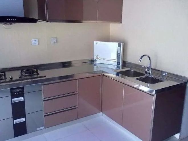 开云体育 kaiyun.com 官网入口厨房台面到底能不能装不锈钢?入住3年说实话很多家庭都被坑了(图5) 开云体育 kaiyun.com 官网入口厨房台面到底能不能装不锈钢?入住3年说实话很多家庭都被坑了(图5)