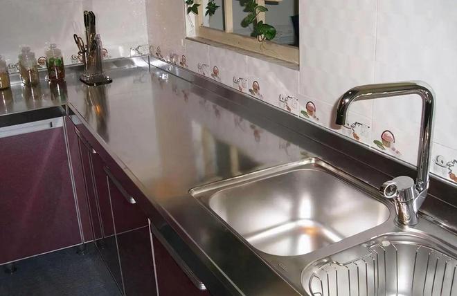 开云体育 kaiyun.com 官网入口厨房台面到底能不能装不锈钢?入住3年说实话很多家庭都被坑了(图6) 开云体育 kaiyun.com 官网入口厨房台面到底能不能装不锈钢?入住3年说实话很多家庭都被坑了(图6)