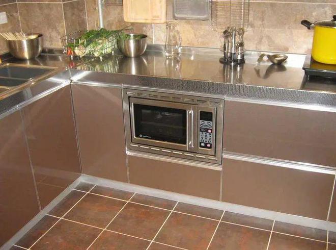 开云体育 kaiyun.com 官网入口厨房台面到底能不能装不锈钢?入住3年说实话很多家庭都被坑了(图7) 开云体育 kaiyun.com 官网入口厨房台面到底能不能装不锈钢?入住3年说实话很多家庭都被坑了(图7)