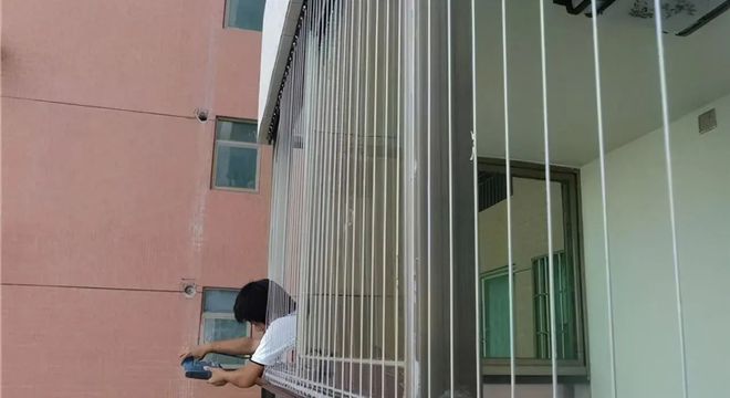 开云 开云体育别再装“鸟笼式”防盗窗我家窗户带根铁绳邻居夸:更安全!(图4) 开云 开云体育别再装“鸟笼式”防盗窗我家窗户带根铁绳邻居夸:更安全!(图4)