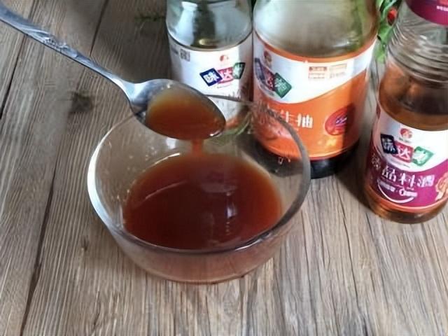 开云 开云体育不锈钢厨具顽固污渍如何去除？别再用钢丝球了教你2个小妙招让厨具焕然一新(图4)