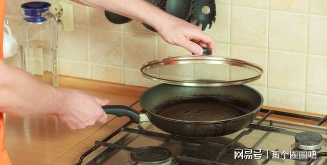 开云体育 kaiyun.com 官网入口不锈钢锅里外都是“脏”东西！教你正确做法轻松去除顽固污垢(图3)