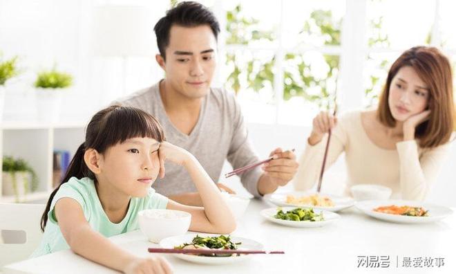 开云 开云体育APP热饭进毒饭出有害瓷碗遭曝光遇高温释放甲醛家长选择要谨慎(图1)