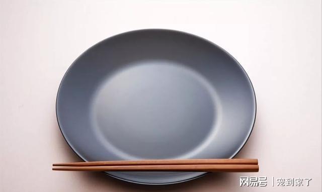 哪种筷子更适合长期使用？为了开云体育 开云官网自己和家人的健康一定要弄清楚(图1)