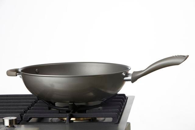 不粘锅有毒还致癌？美国企业为开云体育 开云平台了利益将特氟龙的危害隐藏了60年(图1)