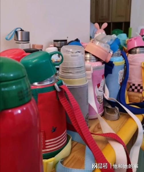 开云 开云体育官网“超实在家长”给娃上学带不锈钢水壶走红网友：是水壶没毛病(图1)