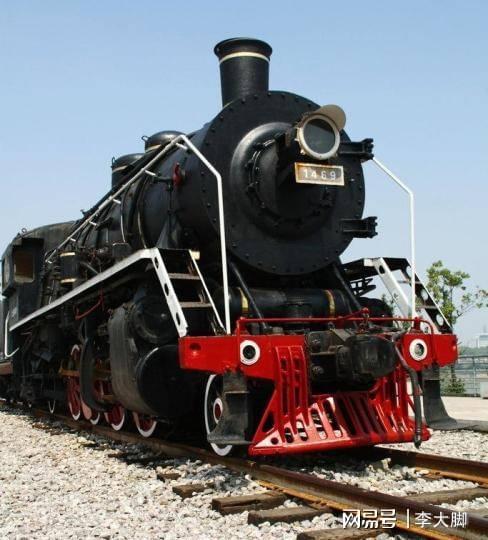 开云 开云体育APP为什么火车铁轨采用会“生锈”的钢铁却不用不锈钢？这里给你说(图2)