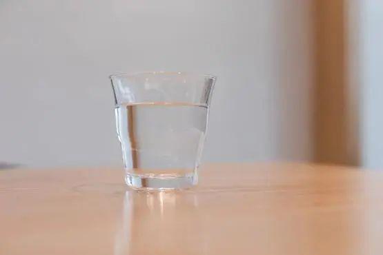 开云 开云体育官网塑料杯、陶瓷杯、不锈钢玻璃杯……用谁喝水更安全？(图5)