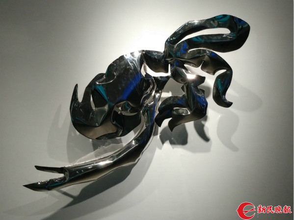 不锈钢板充气后竟开云 开云体育平台成少女的眼眸 杨冬白个展“玩”转雕塑(图3) 不锈钢板充气后竟开云 开云体育平台成少女的眼眸 杨冬白个展“玩”转雕塑(图3)