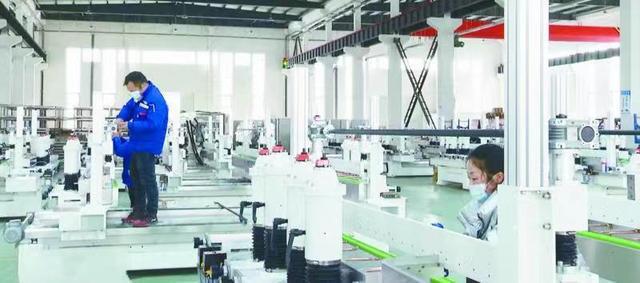 开云 开云体育官网江苏响水:“四大产业”挺起工业强县脊梁(图2) 开云 开云体育官网江苏响水:“四大产业”挺起工业强县脊梁(图2)