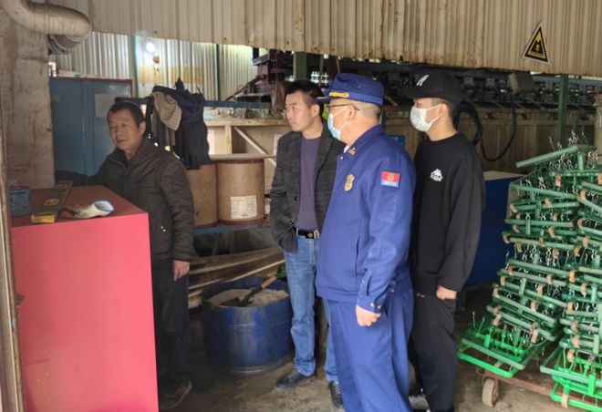 隐患曝光丨开云体育 kaiyun.com 官网入口查封！罚款！双峰一美食城“上榜”(图3)