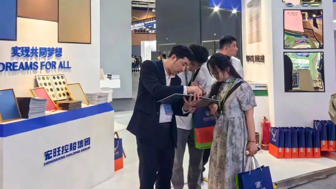 不锈钢彩镀开云 开云体育平台板龙头风采!递出“宏旺”名片积极开拓市场(图2) 不锈钢彩镀开云 开云体育平台板龙头风采!递出“宏旺”名片积极开拓市场(图2)