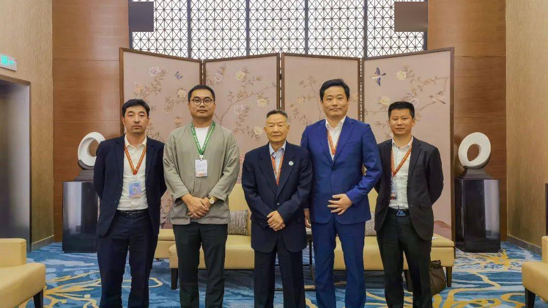 不锈钢彩镀开云 开云体育平台板龙头风采!递出“宏旺”名片积极开拓市场(图1) 不锈钢彩镀开云 开云体育平台板龙头风采!递出“宏旺”名片积极开拓市场(图1)