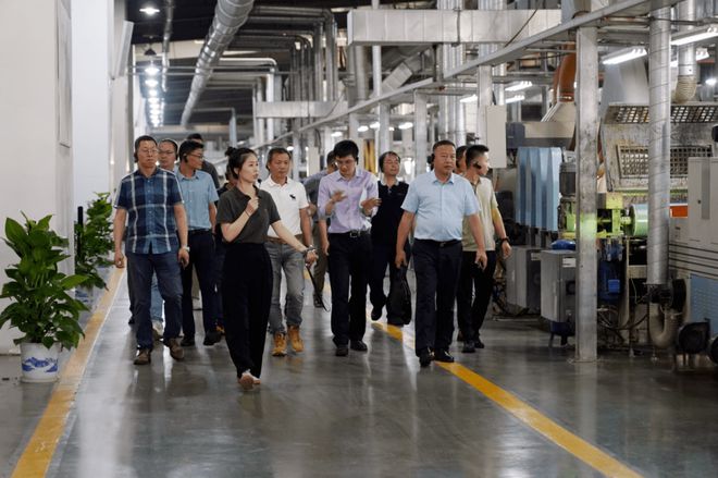 开云体育 Kaiyun.com 官网入口标准领跑 行业垂范 “无醛人造板及其制品”团体标准研讨会在世友隆重召开(图9)