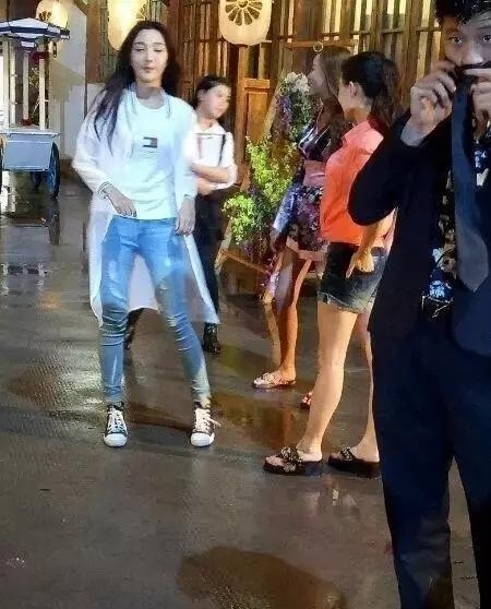 开云 开云体育官网揭秘贵圈强大的替身行业只有想不到没有“替”不到(图3) 开云 开云体育官网揭秘贵圈强大的替身行业只有想不到没有“替”不到(图3)