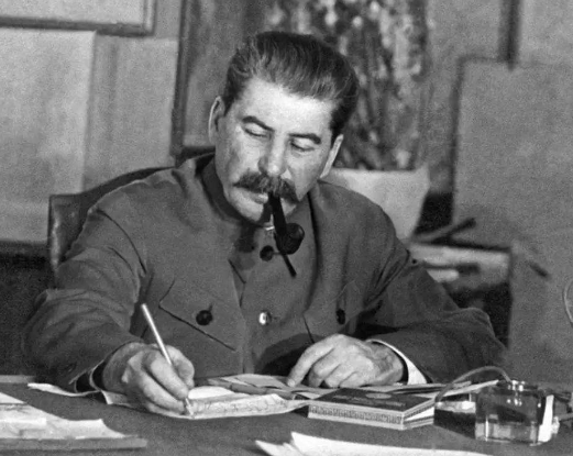 斯大林的20名替开云 开云体育平台身长得要像必须经专业训练就连声音也要模仿(图1)