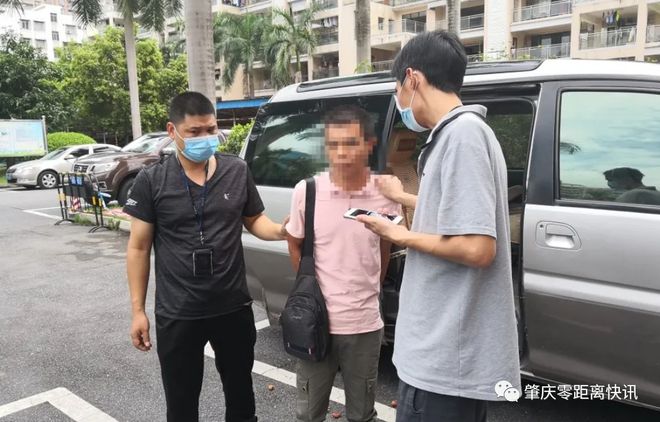 无语！肇庆Kaiyun 开云多名男子到果场内偷走多扇不锈钢门……(图1)