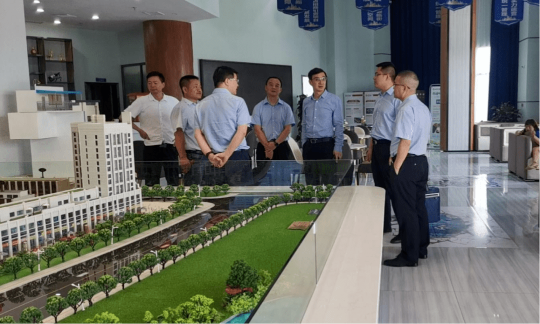 开云体育 开云官网2021年7月13日西商早班车：湖北银行恩施分行委书记、行长罗勇调研来凤西商农商城(图2)