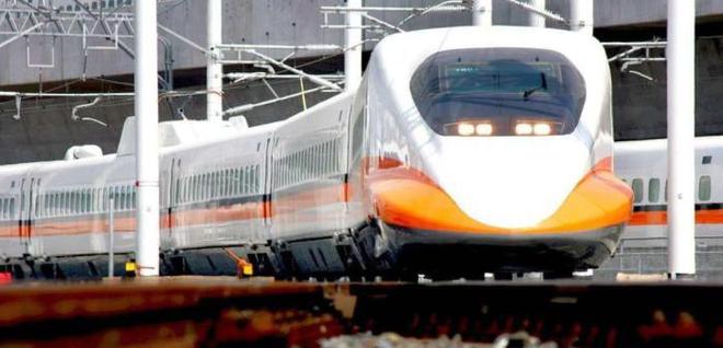 为何火车铁轨采开云体育 开云官网用生锈的铁？不锈钢制作岂不是更好看现在才明白(图1)