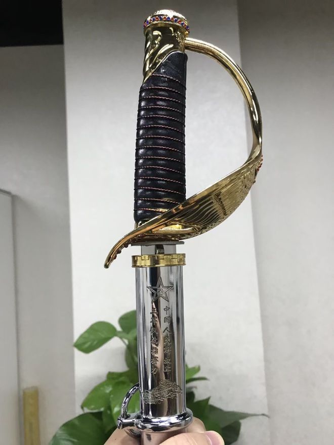 天下第一刀陆海空三军仪仗队指挥刀开云 开云体育官网(图4)