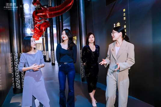 法迪奥广州设计周高定论坛圆开云APP 开云官网入口满举行解读不锈钢高定的材料美学革命(图4)