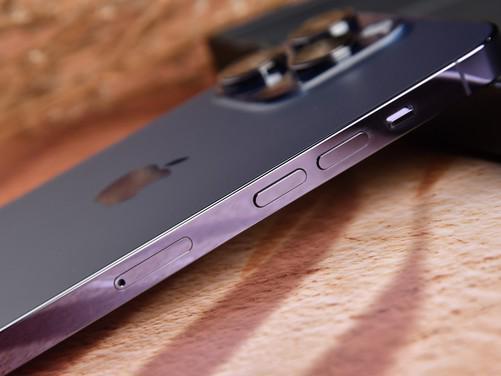 Kaiyun 开云iPhone钛合金对比不锈钢体验 去年买了14 Pro后大悔(图2) Kaiyun 开云iPhone钛合金对比不锈钢体验 去年买了14 Pro后大悔(图2)