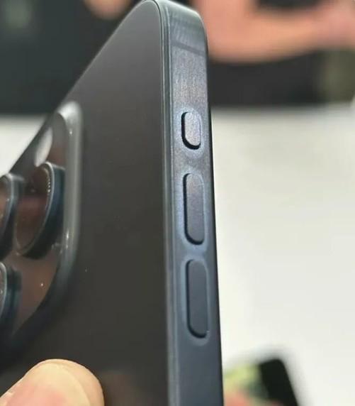 Kaiyun 开云iPhone钛合金对比不锈钢体验 去年买了14 Pro后大悔(图5) Kaiyun 开云iPhone钛合金对比不锈钢体验 去年买了14 Pro后大悔(图5)