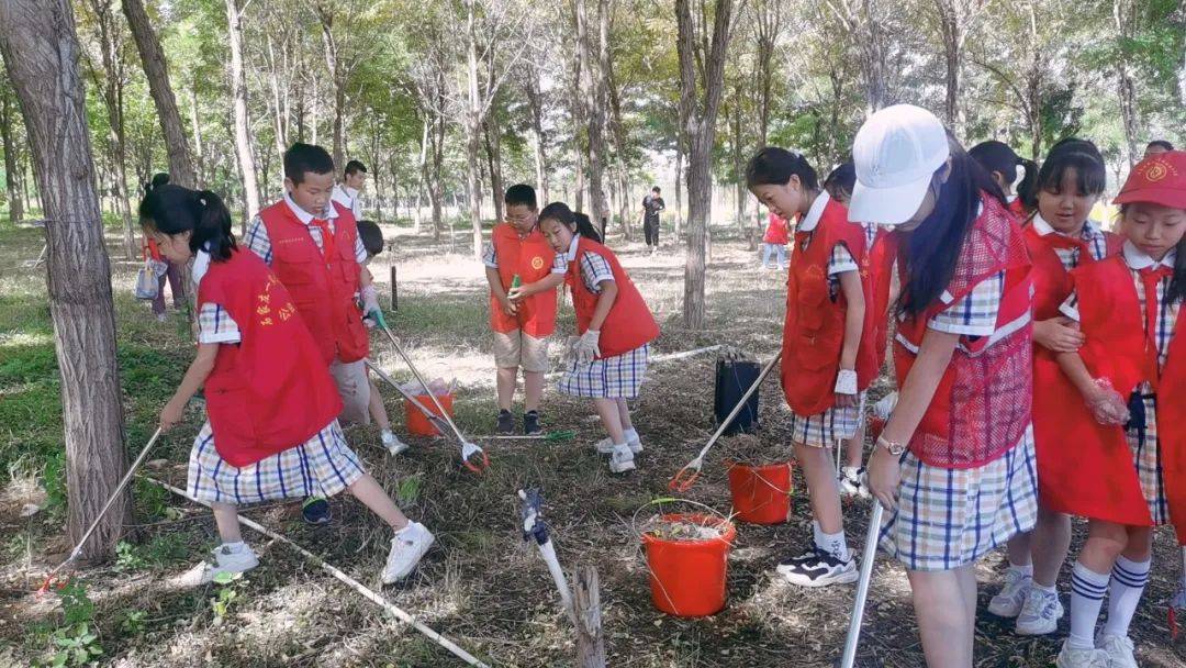 【一家人志愿者在行动】护河净滩志愿者“滩主”齐上阵开云体育 开云平台(图1) 【一家人志愿者在行动】护河净滩志愿者“滩主”齐上阵开云体育 开云平台(图1)