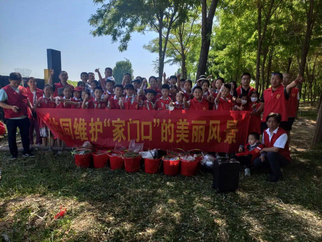 【一家人志愿者在行动】护河净滩志愿者“滩主”齐上阵开云体育 开云平台(图3) 【一家人志愿者在行动】护河净滩志愿者“滩主”齐上阵开云体育 开云平台(图3)