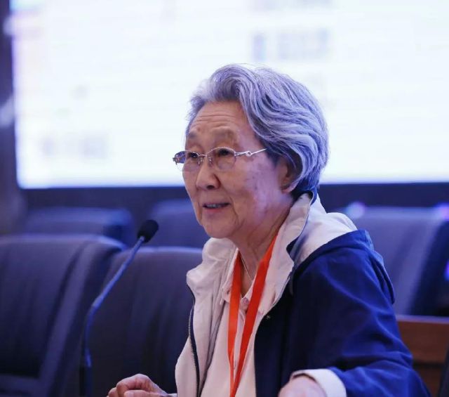 开云APP 开云官网入口周总理遗物：一个黑皮夹子一张珍藏34年的照片是一生难言的痛(图4)