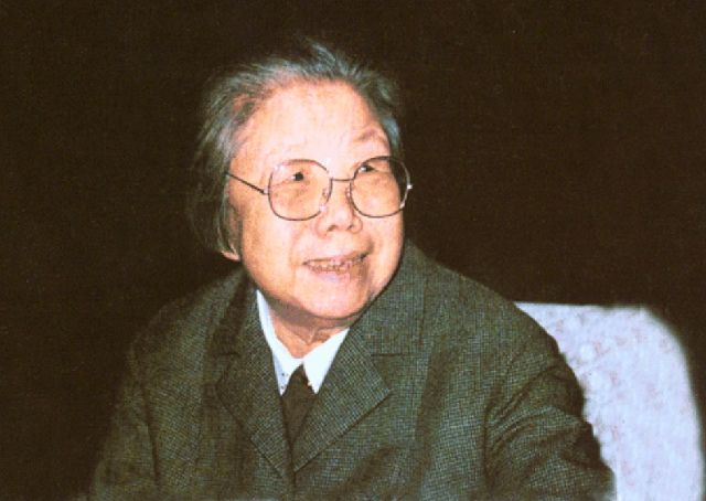 开云APP 开云官网入口周总理遗物：一个黑皮夹子一张珍藏34年的照片是一生难言的痛(图2)