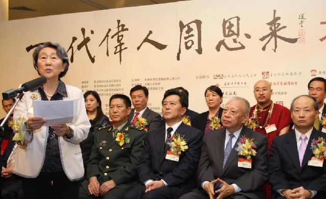 开云APP 开云官网入口周总理遗物：一个黑皮夹子一张珍藏34年的照片是一生难言的痛(图3)