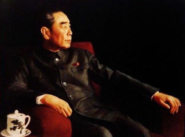 开云APP 开云官网入口周总理遗物：一个黑皮夹子一张珍藏34年的照片是一生难言的痛(图1)