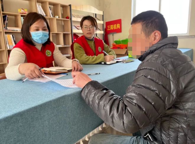 开云体育 开云平台帮助这群人在“家门口”就业港西镇这样做(图4)