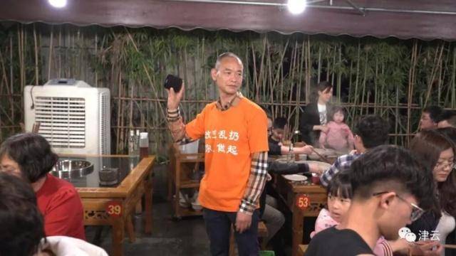 重庆“开云体育 开云官网怪老头”开着大奔捡垃圾……(图3)